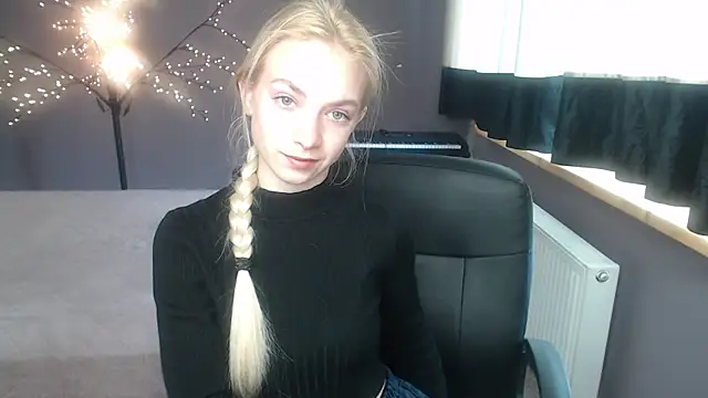 Snapshot of SonnySofia chatting on 04-22-26, 05:36 SonnySofia online show from 04-22-26, 05:36
