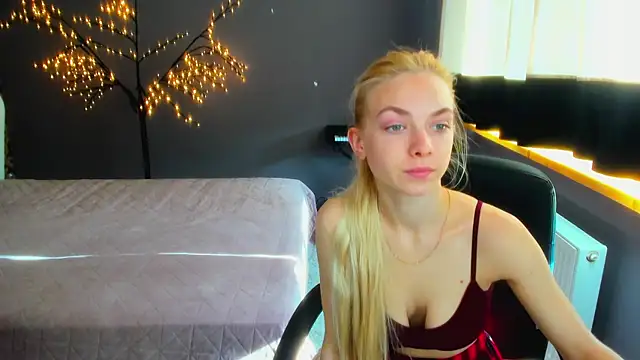 Snapshot of SonnySofia chatting on 04-28-26, 05:34 SonnySofia online show from 04-28-26, 05:34