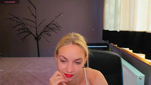 Snapshot of SonnySofia chatting on 06-11-26, 05:37 SonnySofia online show from 06-11-26, 05:37