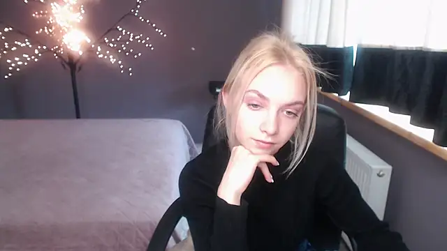Snapshot of SonnySofia chatting on 04-21-26, 11:50 SonnySofia online show from 04-21-26, 11:50