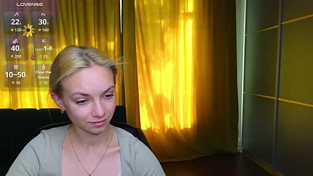 Snapshot of SonnySofia chatting on 05-25-26, 05:40 SonnySofia online show from 05-25-26, 05:40