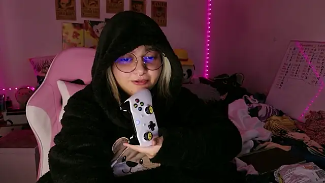 Snapshot of ZoeyDoll_ chatting on 04-21-26, 02:14 ZoeyDoll online show from 04-21-26, 02:14