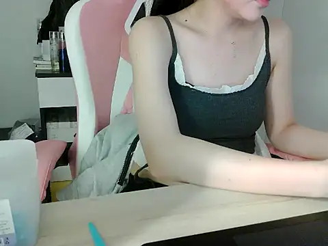 Snapshot of lucienguyen chatting on 05-17-26, 04:23 lucienguyen online show from 05-17-26, 04:23