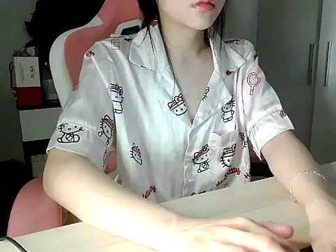 Snapshot of lucienguyen chatting on 05-27-26, 06:59 lucienguyen online show from 05-27-26, 06:59