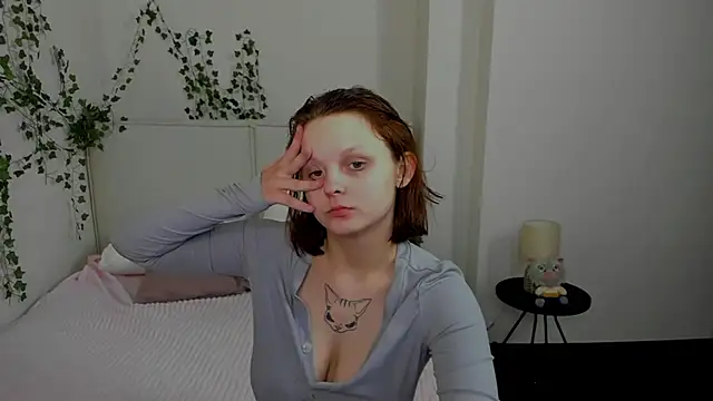 Snapshot of Charlotte_Stee chatting on 07-06-26, 02:40 Charlotte Stee online show from 07-06-26, 02:40