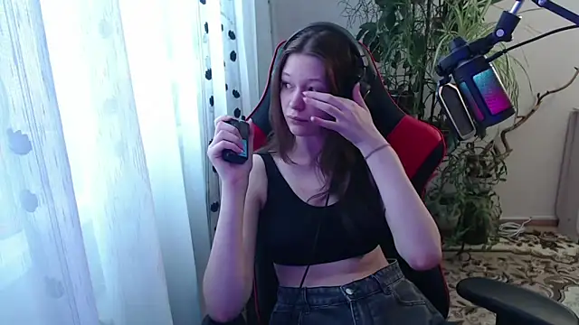 PunyKnee online show from 04-28-26, 01:04