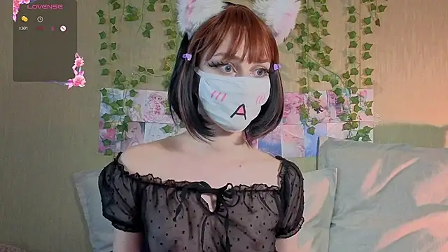 Snapshot of LunaNyanmi chatting on 05-18-26, 02:22 LunaNyanmi online show from 05-18-26, 02:22