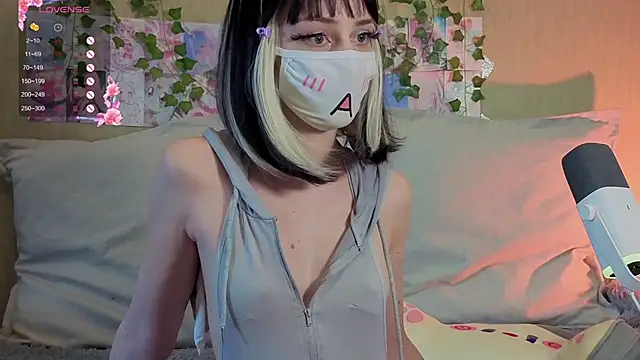 Snapshot of LunaNyanmi chatting on 05-31-26, 01:17 LunaNyanmi online show from 05-31-26, 01:17