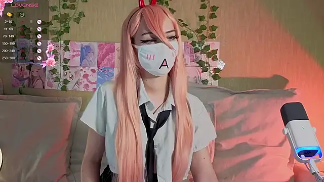 Snapshot of LunaNyanmi chatting on 04-16-26, 09:54 LunaNyanmi online show from 04-16-26, 09:54