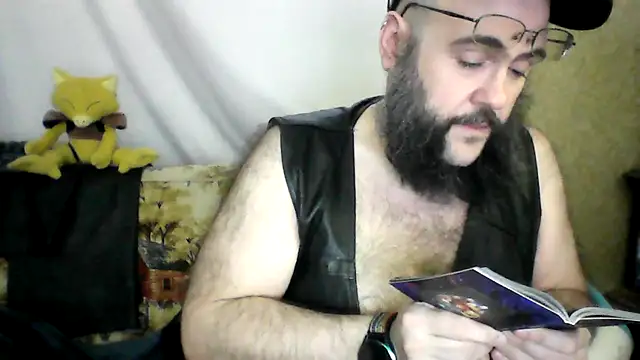Snapshot of BriTheTopBear chatting on 05-14-26, 09:56 BriTheTopBear online show from 05-14-26, 09:56