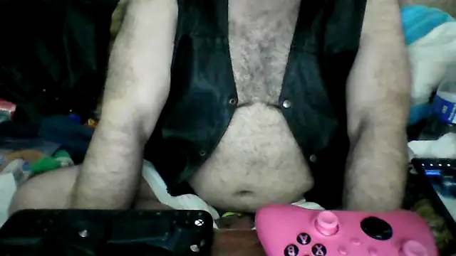 Snapshot of BriTheTopBear chatting on 05-17-26, 05:07 BriTheTopBear online show from 05-17-26, 05:07