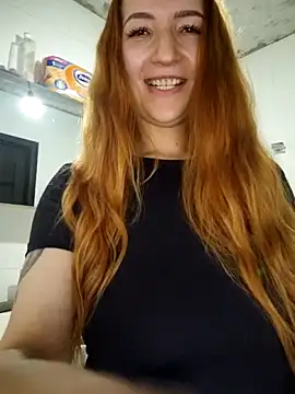 Snapshot of LeonaFox chatting on 05-17-26, 07:03 LeonaFox online show from 05-17-26, 07:03