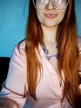 Snapshot of LeonaFox chatting on 04-13-26, 02:43 LeonaFox online show from 04-13-26, 02:43