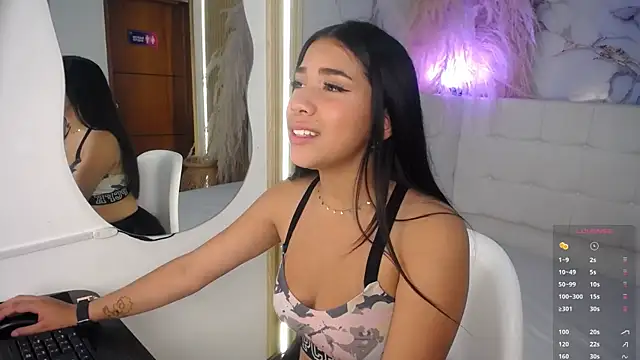 Snapshot of Taliasweet chatting on 05-18-26, 03:17 Taliasweet online show from 05-18-26, 03:17