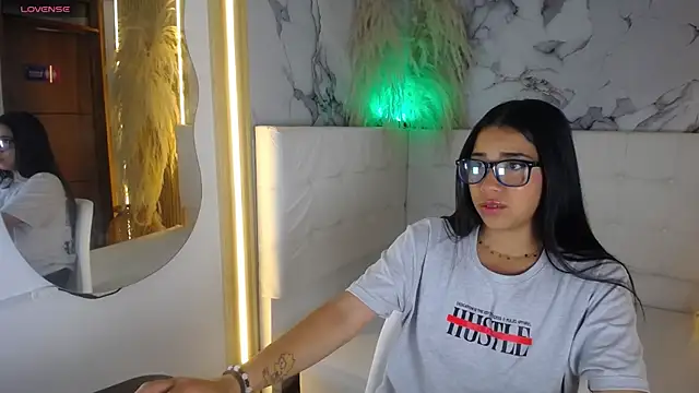 Snapshot of Taliasweet chatting on 04-18-26, 01:24 Taliasweet online show from 04-18-26, 01:24