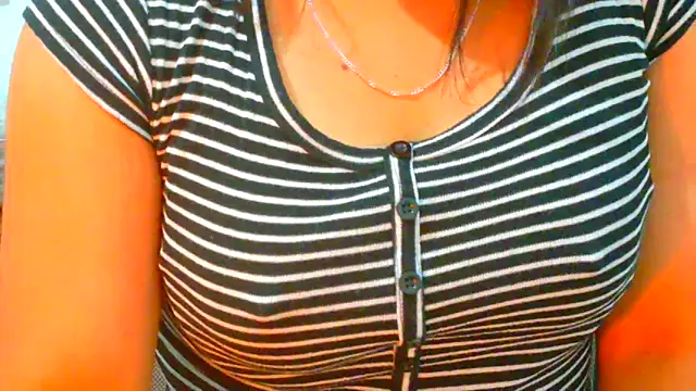 Snapshot of MojaditPussy chatting on 04-13-26, 08:46 MojaditPussy online show from 04-13-26, 08:46