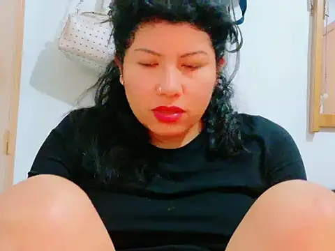 Snapshot of MojaditPussy chatting on 05-08-26, 12:31 MojaditPussy online show from 05-08-26, 12:31