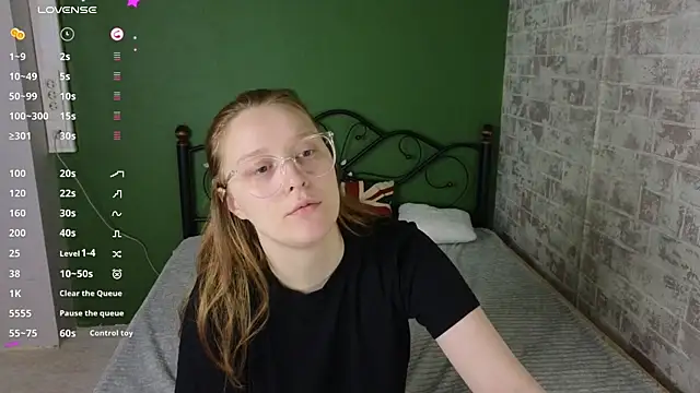 Snapshot of JessieWayy chatting on 05-25-26, 01:16 JessieWayy online show from 05-25-26, 01:16