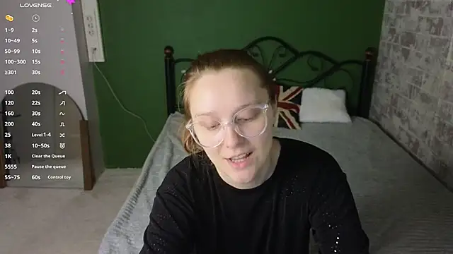 Snapshot of JessieWayy chatting on 05-28-26, 01:13 JessieWayy online show from 05-28-26, 01:13