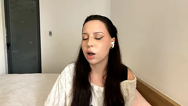 Snapshot of VinitaAskia chatting on 04-09-26, 04:58 VinitaAskia online show from 04-09-26, 04:58