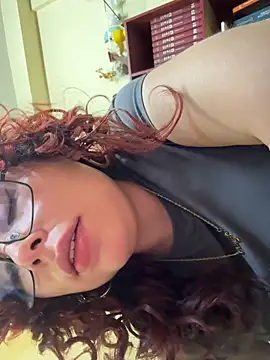 Snapshot of DirtyMerida chatting on 06-02-26, 02:00 DirtyMerida online show from 06-02-26, 02:00