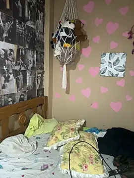 Snapshot of DirtyMerida chatting on 06-30-26, 03:39 DirtyMerida online show from 06-30-26, 03:39