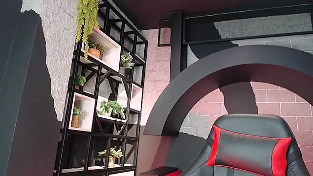 TINIFOX online show from 04-08-26, 01:34