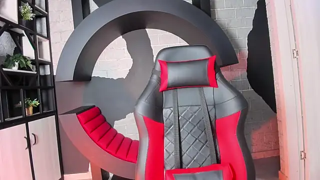 TINIFOX online show from 04-10-26, 02:46