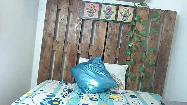 Snapshot of vayolet_sexy_ chatting on 04-09-26, 08:26 vayolet sexy online show from 04-09-26, 08:26