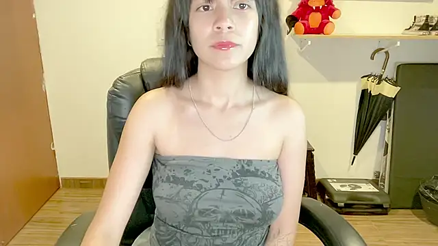 Snapshot of _Oxxme chatting on 06-22-26, 03:25 Oxxme online show from 06-22-26, 03:25