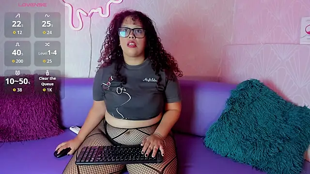 Snapshot of Zara_Holly_ chatting on 06-29-26, 03:45 Zara Holly online show from 06-29-26, 03:45
