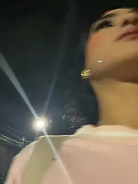 Snapshot of dhalia_lux_ chatting on 04-30-26, 01:23 dhalia lux online show from 04-30-26, 01:23