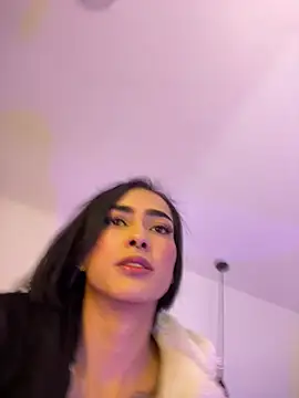Snapshot of dhalia_lux_ chatting on 04-24-26, 01:40 dhalia lux online show from 04-24-26, 01:40