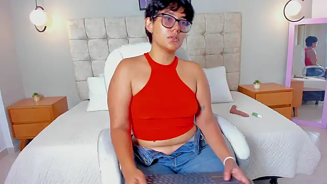 Snapshot of roxy_sweet18 chatting on 04-07-26, 08:54 roxy sweet18 online show from 04-07-26, 08:54