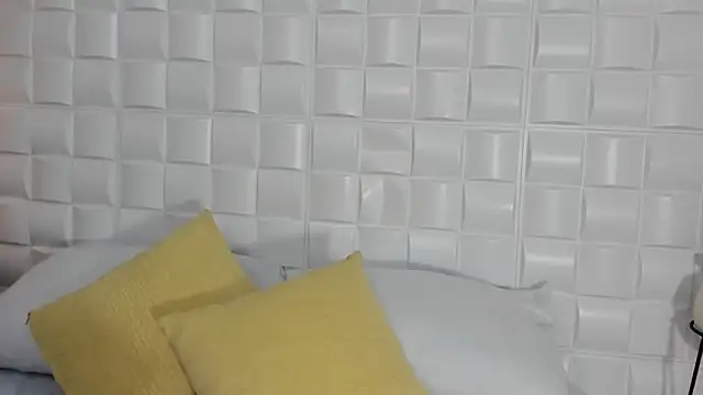 Snapshot of valen_martinez_ chatting on 05-15-26, 07:23 valen martinez online show from 05-15-26, 07:23