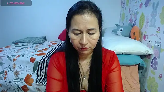 Snapshot of Tyna_b chatting on 07-25-26, 05:48 Tyna b online show from 07-25-26, 05:48