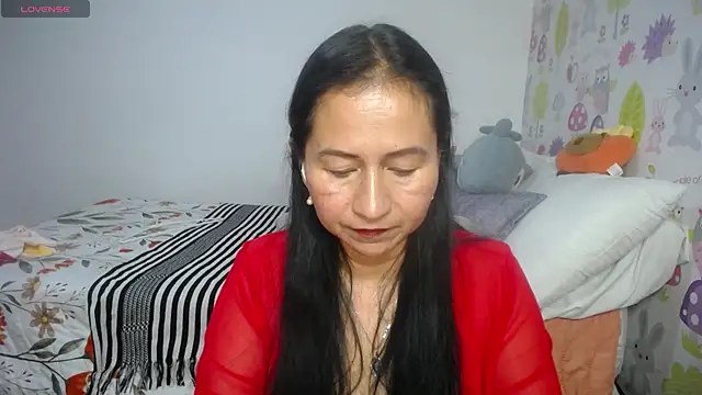Snapshot of Tyna_b chatting on 07-17-26, 02:20 Tyna b online show from 07-17-26, 02:20
