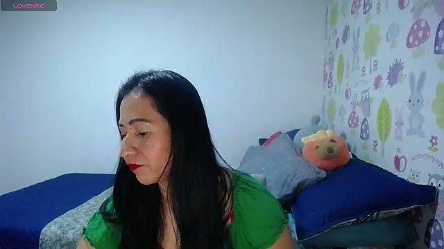Snapshot of Tyna_b chatting on 06-25-26, 06:57 Tyna b online show from 06-25-26, 06:57