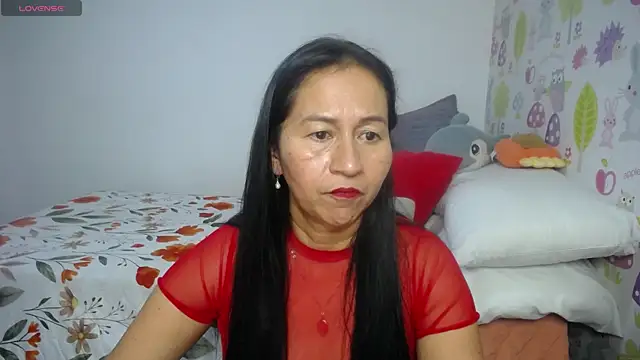 Snapshot of Tyna_b chatting on 07-14-26, 06:18 Tyna b online show from 07-14-26, 06:18