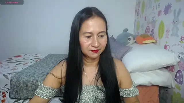 Snapshot of Tyna_b chatting on 07-12-26, 08:42 Tyna b online show from 07-12-26, 08:42