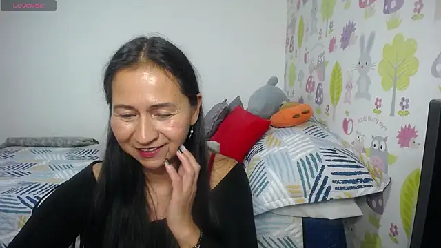 Snapshot of Tyna_b chatting on 06-14-26, 02:24 Tyna b online show from 06-14-26, 02:24