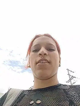 Snapshot of Mia_0-4 chatting on 04-12-26, 04:32 Mia 0-4 online show from 04-12-26, 04:32