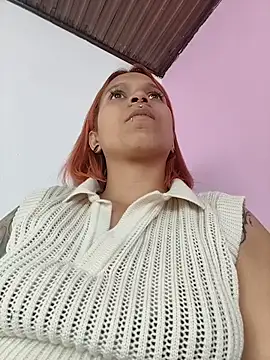 Snapshot of Mia_0-4 chatting on 04-09-26, 05:30 Mia 0-4 online show from 04-09-26, 05:30