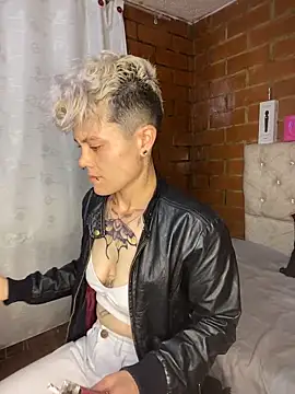Snapshot of Megan-c chatting on 06-20-26, 01:10 Megan-c online show from 06-20-26, 01:10