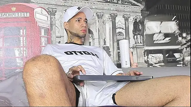 Snapshot of Daniel_huge22 chatting on 04-09-26, 01:06 Daniel huge22 online show from 04-09-26, 01:06