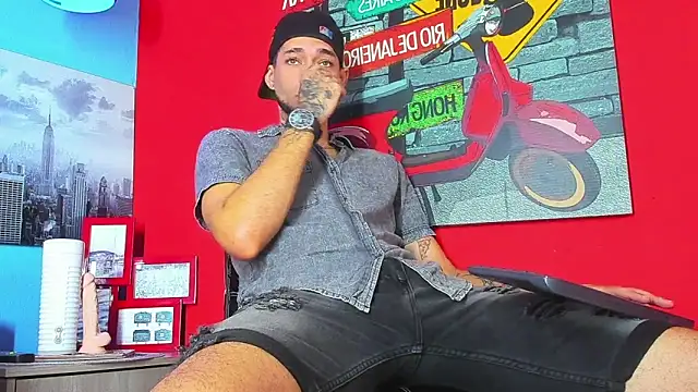 Snapshot of Daniel_huge22 chatting on 04-14-26, 02:00 Daniel huge22 online show from 04-14-26, 02:00