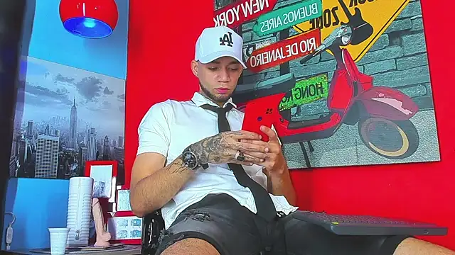 Snapshot of Daniel_huge22 chatting on 04-18-26, 02:08 Daniel huge22 online show from 04-18-26, 02:08