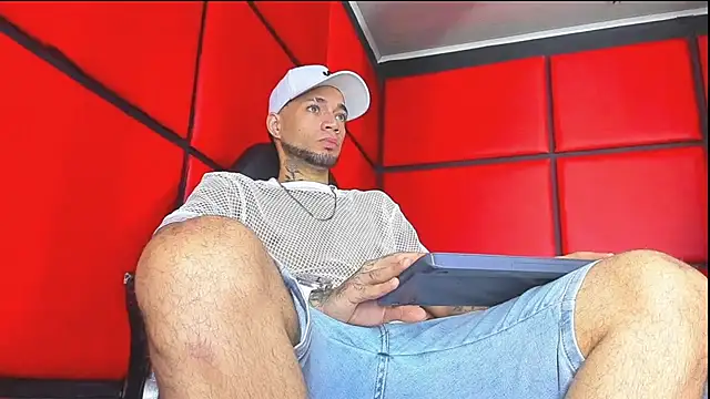 Snapshot of Daniel_huge22 chatting on 05-01-26, 02:22 Daniel huge22 online show from 05-01-26, 02:22