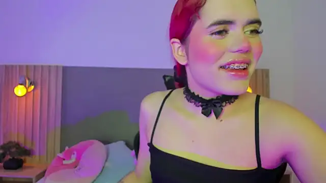 Snapshot of loly_berry chatting on 05-17-26, 02:11 loly berry online show from 05-17-26, 02:11