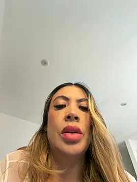 Snapshot of Sara_Millees chatting on 06-09-26, 02:29 Sara Millees online show from 06-09-26, 02:29